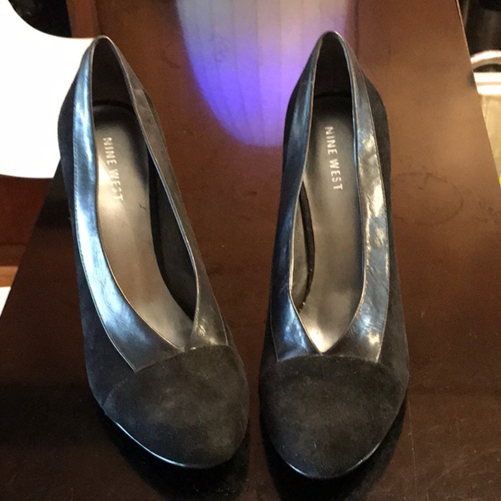 Nine West black suede pump with leather trim SZ 8